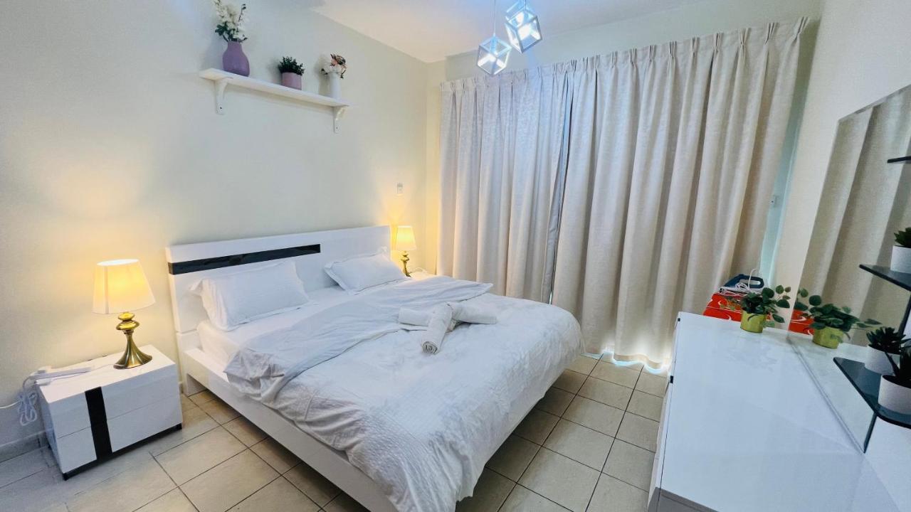 Newly Furnished Cozy One Bed Room Apartment 2 Bathroom City View Dubai Exterior foto