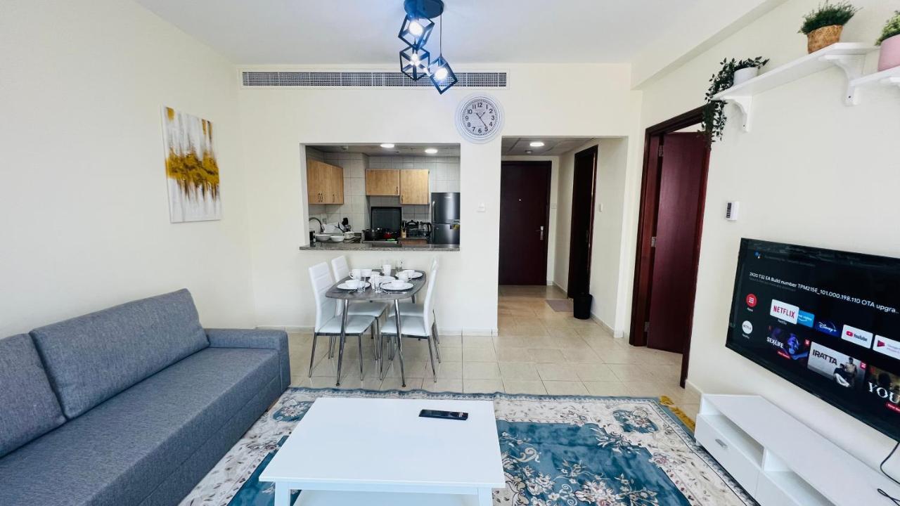 Newly Furnished Cozy One Bed Room Apartment 2 Bathroom City View Dubai Exterior foto