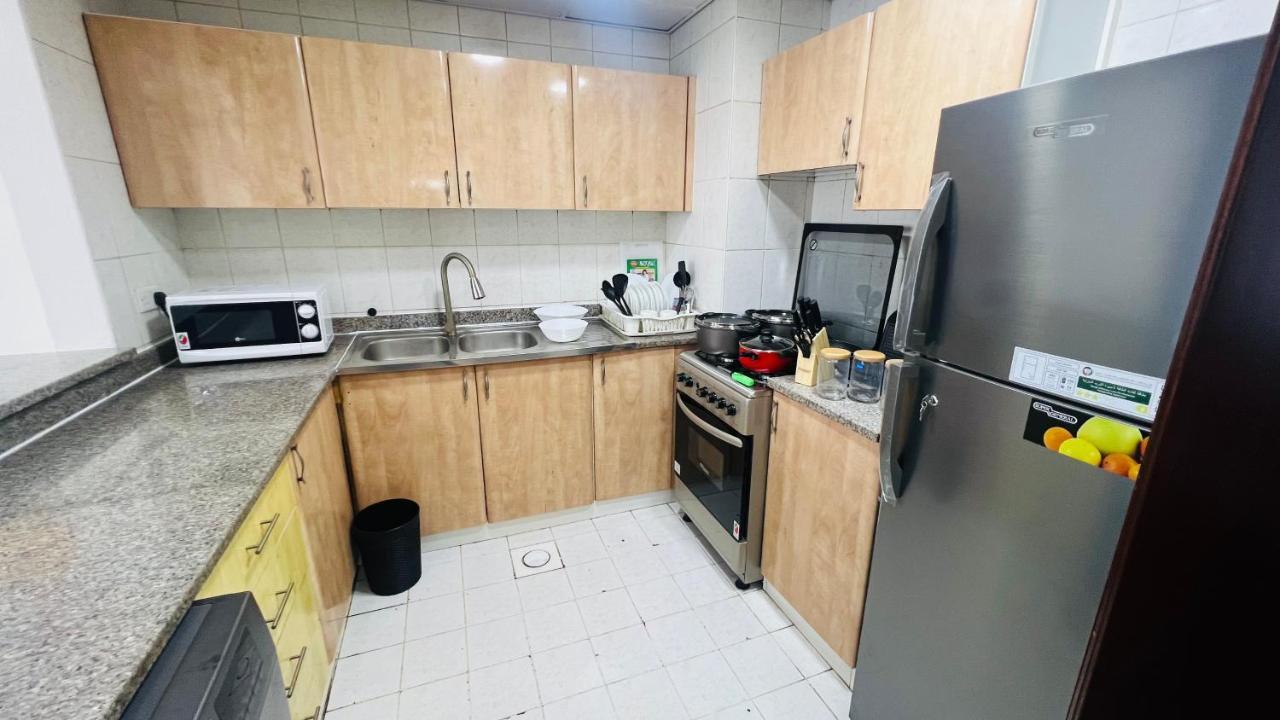 Newly Furnished Cozy One Bed Room Apartment 2 Bathroom City View Dubai Exterior foto
