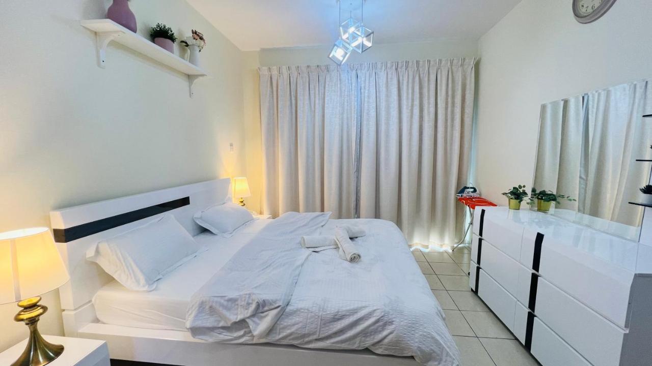 Newly Furnished Cozy One Bed Room Apartment 2 Bathroom City View Dubai Exterior foto