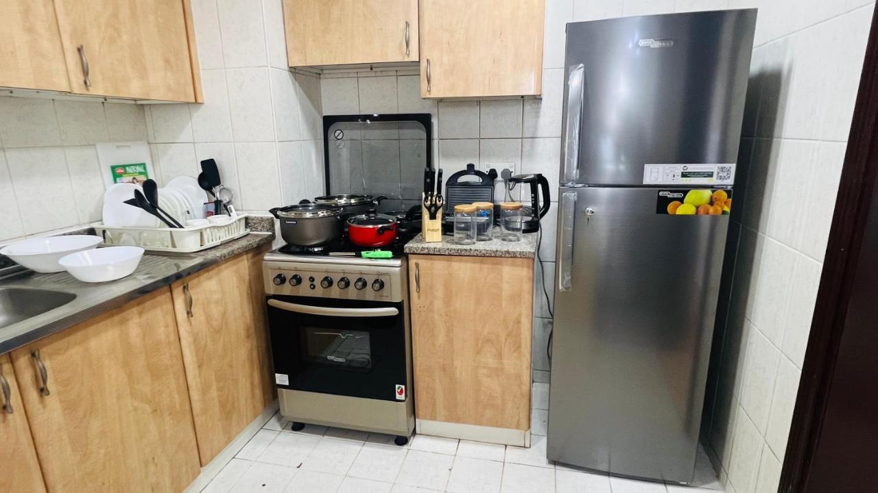 Newly Furnished Cozy One Bed Room Apartment 2 Bathroom City View Dubai Exterior foto