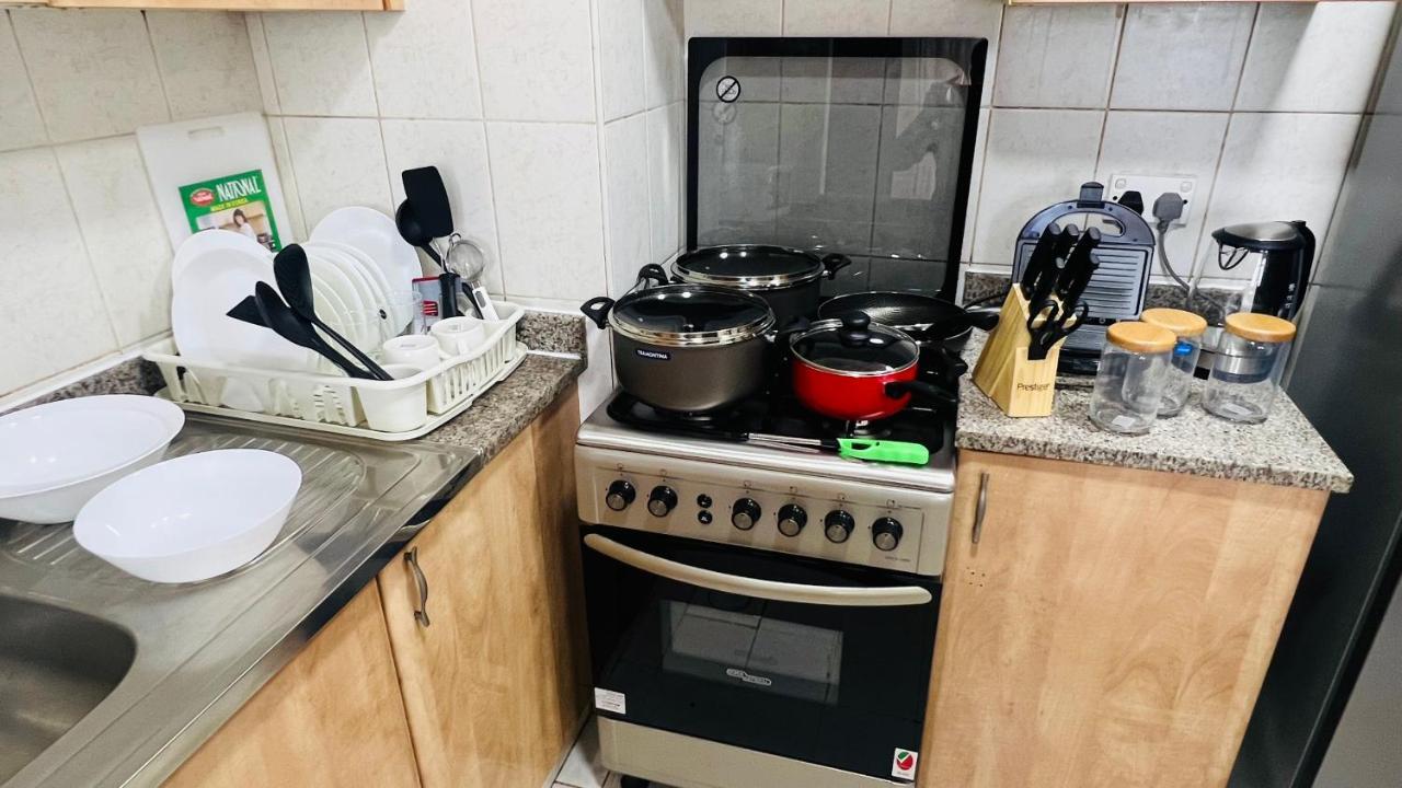 Newly Furnished Cozy One Bed Room Apartment 2 Bathroom City View Dubai Exterior foto