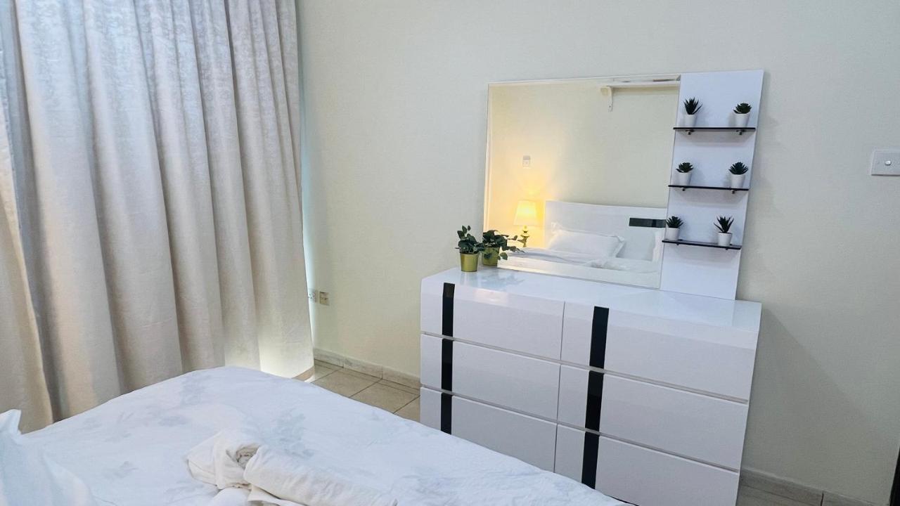 Newly Furnished Cozy One Bed Room Apartment 2 Bathroom City View Dubai Exterior foto