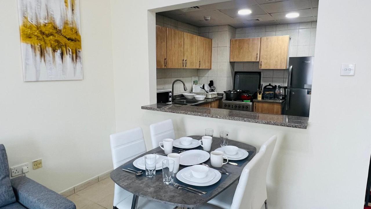 Newly Furnished Cozy One Bed Room Apartment 2 Bathroom City View Dubai Exterior foto