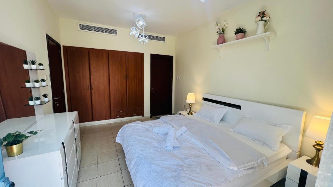 Newly Furnished Cozy One Bed Room Apartment 2 Bathroom City View Dubai Exterior foto