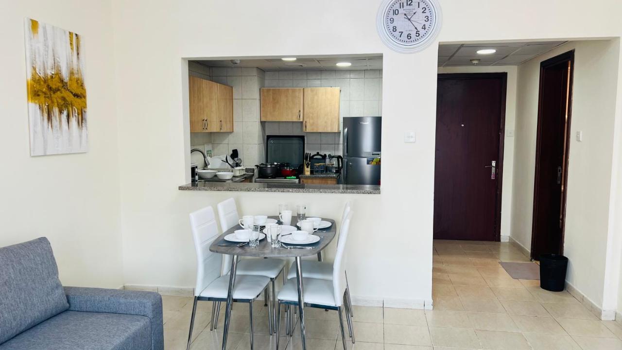 Newly Furnished Cozy One Bed Room Apartment 2 Bathroom City View Dubai Exterior foto